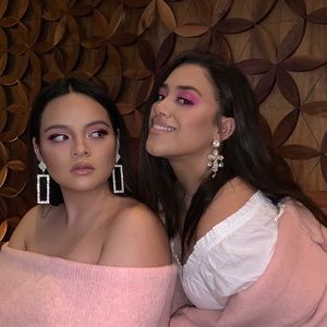 Meet your Posher's, Gaby and Andrea
